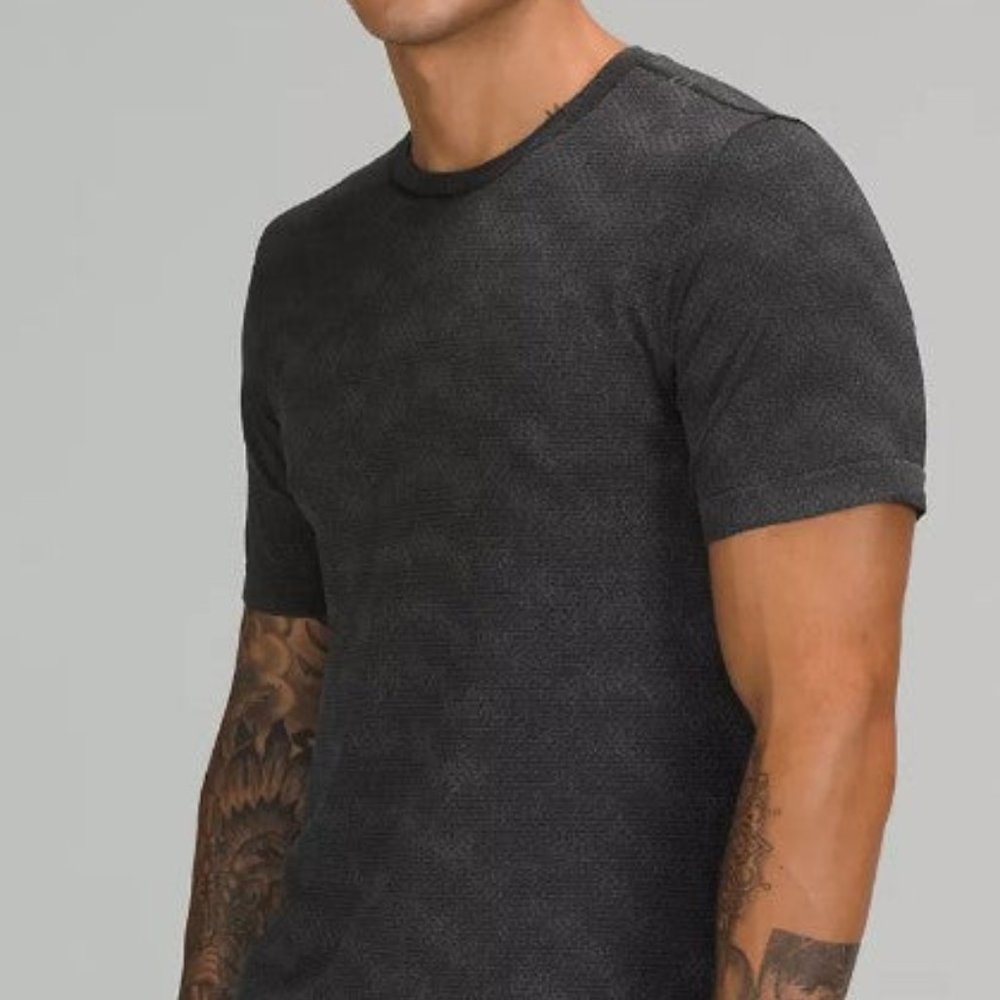 Lululemon Metal Vent Breathe Short Sleeve Shirt - Half Tone Black/Anchor